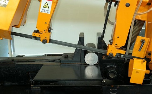 新都数控带锯床自动送料精度会出现偏差吗？